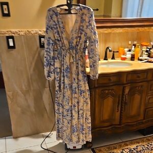 Few MODA NEW YORK Floral Blue and White Maxi Dress, SZ SMALL NEW